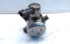 VOLVO V60 (2010–2018) Kraftstoffpumpe 0261520077 - 3