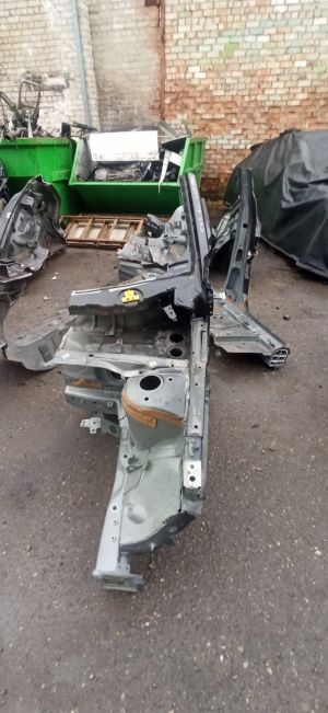 VOLVO C 40 I (2022–2026) Front outrigger 32405116 - 3