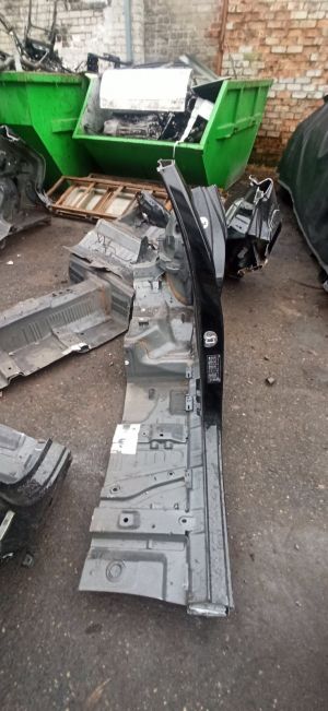 VOLVO C 40 I (2022–2026) Keskmine piilar 32394083 - 2