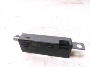AUDI A6 C6 (2004–2011) Antenna amplifier 4F9035225H - 3
