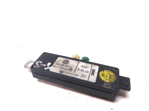 Volkswagen Transporter T5 (2003–2015) Antenna amplifier 7H5035577K - 3