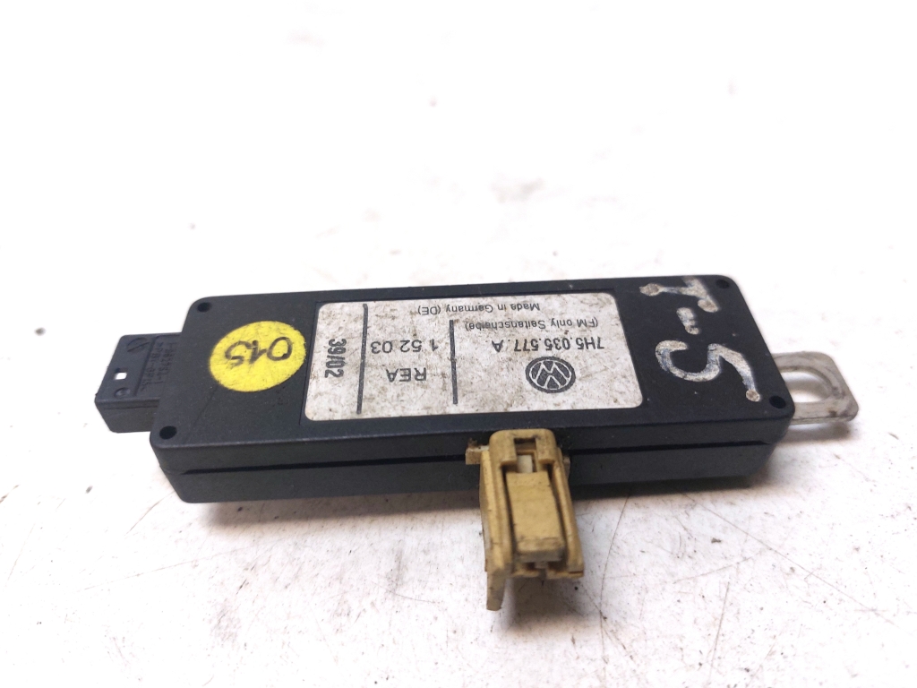 Volkswagen Transporter T5 (2003–2015) Antennenverstärker 7H5035577A Volkswagen Transporter T5 (2003–2015) Antennenverstärker 7H5035577A