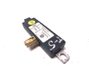 Volkswagen Transporter T5 (2003–2015) Antennenverstärker 7H5035577A - 3