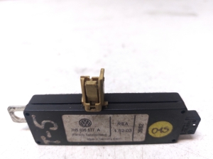 Volkswagen Transporter T5 (2003–2015) Antennenverstärker 7H5035577A - 4