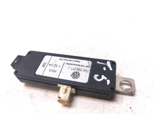 Volkswagen Transporter T5 (2003–2015) Antenni võimendi 7H5035577J - 3