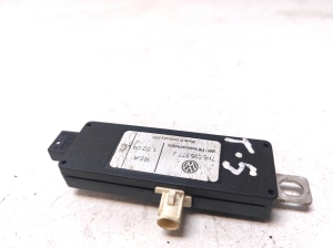Volkswagen Transporter T5 (2003–2015) Antenna amplifier 7H5035577J - 3
