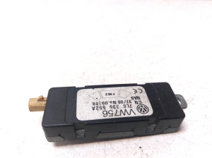 Volkswagen Touareg I (2002–2010) Antenas pastiprinātājs 7L6035552 - 3