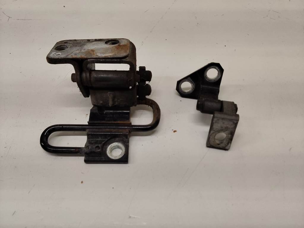 Volkswagen Passat B6 (2005–2010) Rear side door lower hinge 3C4833401D Volkswagen Passat B6 (2005–2010) Rear side door lower hinge 3C4833401D