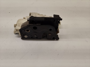 Rear side door lock - 3C4839016A