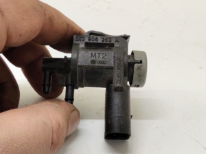 Volkswagen Passat B6 (2005–2010) Magnetventil 1K0906283A - 2