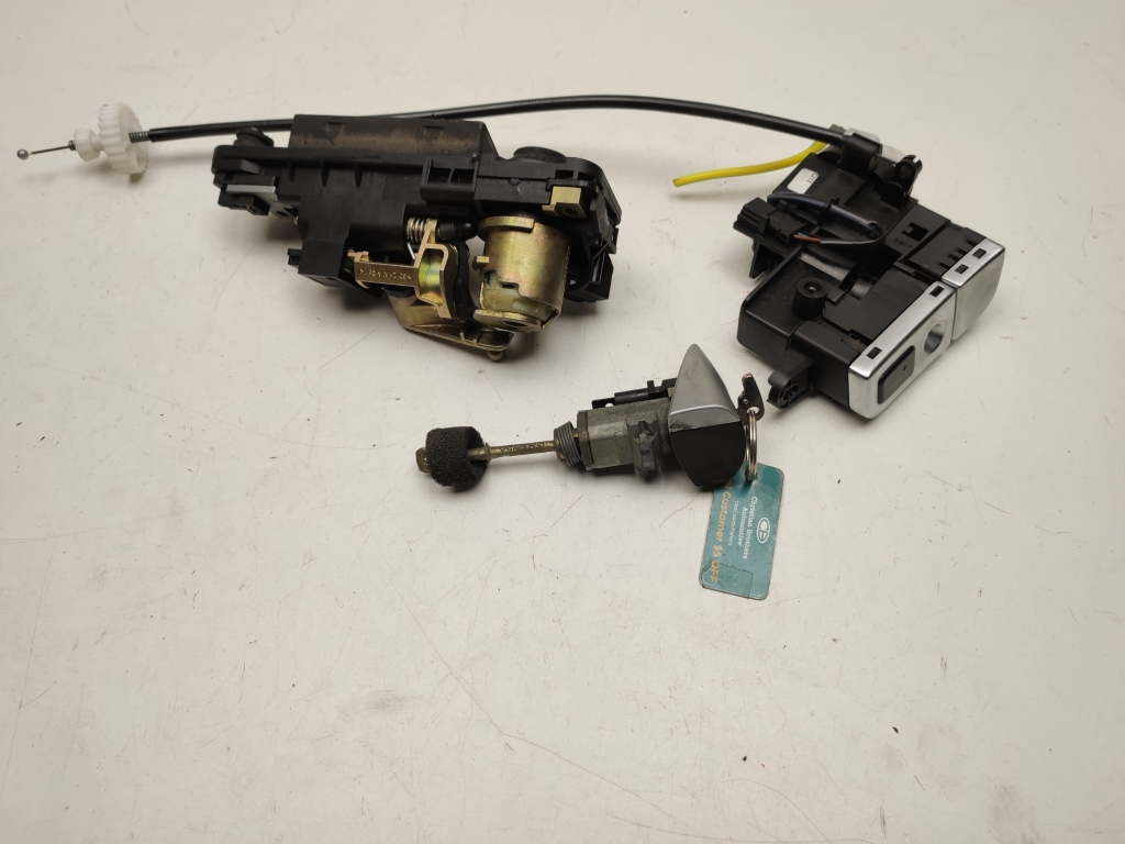 Mercedes Benz SL-Class 230 (2001–2012) Front door lock cylinder A2307600377 Mercedes Benz SL-Class 230 (2001–2012) Front door lock cylinder A2307600377