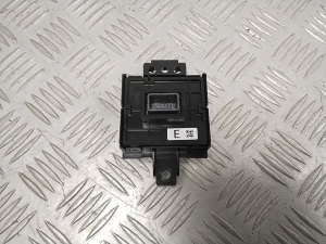 TOYOTA bZ4X I (2022–2026) ESP switch 75Q577 - 4