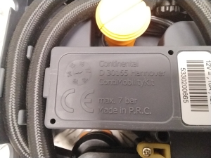 VOLVO V40 (2012–2019) Tire compressor D30165 - 3