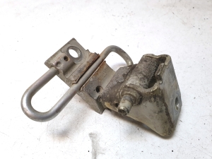 Skoda Superb (2001–2008) Front door lower hinge 4B0831412 - 2