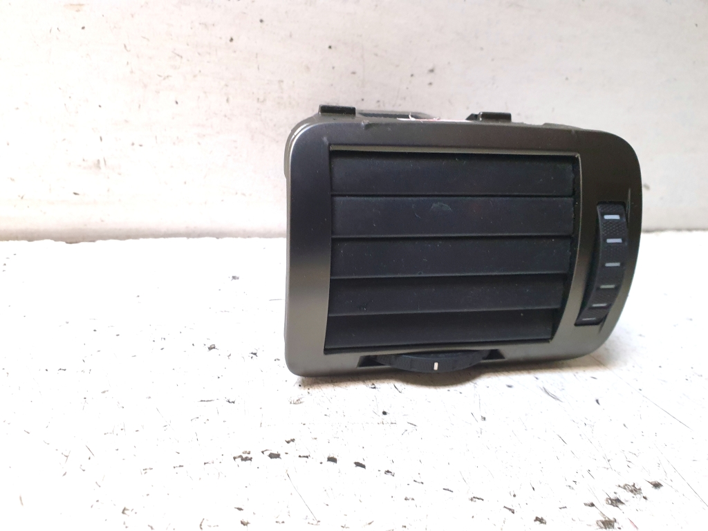 Skoda Superb (2001–2008) Dashboard air vent grilles 3U0819701 Skoda Superb (2001–2008) Dashboard air vent grilles 3U0819701