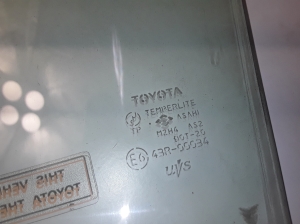 TOYOTA Prius W20 (2003–2011) Priekšējo durvju stikls 6810147050 - 3