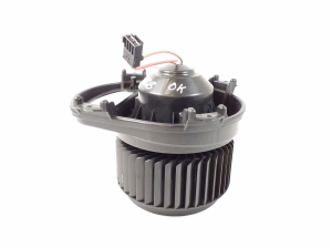 Mercedes Benz CLA-Class W117 (2013–2019) Salongi puhuri mootor A2469064300 - 3