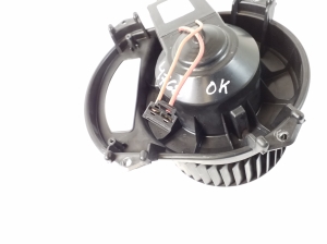 Mercedes Benz CLA-Class W117 (2013–2019) Salongi puhuri mootor A2469064300 - 5