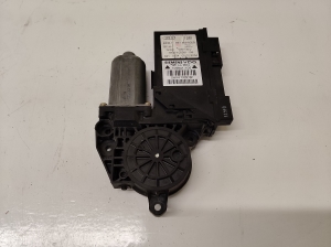 Fensterhebermotor vorne - 8E1959802B