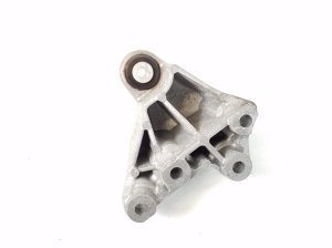Mercedes Benz CLA-Class W117 (2013–2019) Mootori kinnitus A2462401109 - 3