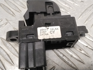 NISSAN Leaf II (2017–2026) Rear side door window switch 254111KL5A - 3
