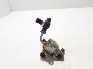 VOLVO V60 (2018–2026) Kütusepump 32140068 - 4