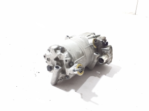 VOLVO V60 (2018–2026) A/C compressor 32260523 - 3