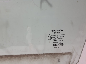 VOLVO V60 (2018–2026) Esiukse klaas 31468111 - 2