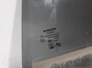 VOLVO V60 (2018–2026) Rear side door glass 31468127 - 3
