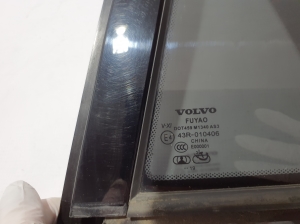 VOLVO V60 (2018–2026) Tagumise külgukse kolmnurkklaas 31442974 - 3