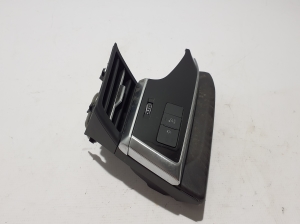 AUDI Q8 (2018–2026) Interior ventilation grilles 4M8820901 - 3
