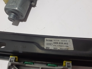 AUDI Q8 (2018–2026) Aizmugurējo durvju logu pacēlājs 4M8839462 - 4