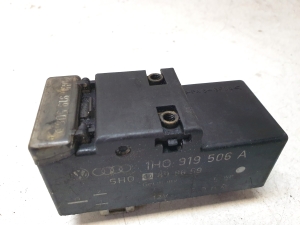 Volkswagen Golf IV (1997–2003) Dzesēšanas ventilatora relejs 1H0919506A - 2