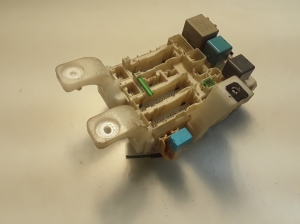 TOYOTA Prius W20 (2003–2011) Drošinātāju kaste salonā 8273047290 - 2