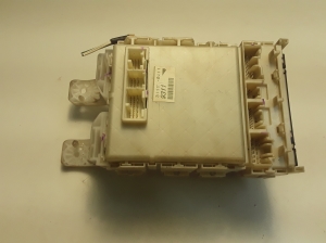 TOYOTA Prius W20 (2003–2011) Drošinātāju kaste salonā 8273047290 - 3