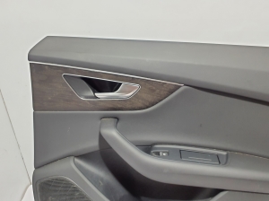 AUDI Q8 (2018–2026) Tagumise küljeukse polster 4M8867304B - 3