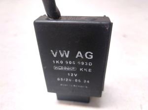 Volkswagen Golf V (2003–2009) Fuel pump control module 1K0906093D - 5