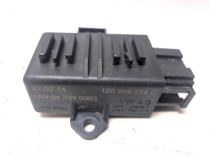 Skoda Superb (2008–2015) Control unit 1Z0959772C - 3