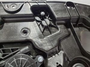 VOLVO V60 (2018–2026) Front door window regulator 31462704 - 2