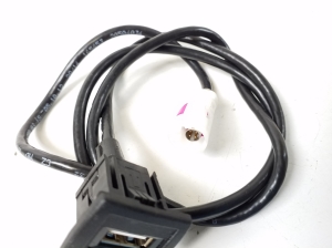 Mercedes Benz CLA-Class W117 (2013–2019) USB-pesa A1178200315 - 2