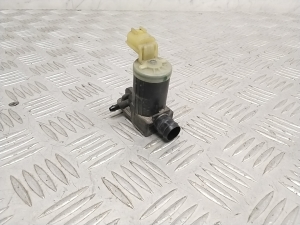 NISSAN Leaf II (2017–2026) Front windshield washer pump EW17002 - 2