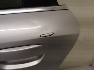 AUDI A4 B6 (2000–2005) Aizmugurējās sānu durvis un to detaļas 8E0833051 - 2