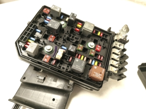 Opel Astra K (2015–2021) Fuse boxes 39040853 - 2