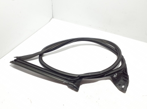 AUDI Q8 (2018–2026) Front door rubber seal 4M8831707 - 2