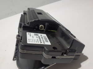 VOLVO V60 (2018–2026) Näidikuplokk 32311252 - 3