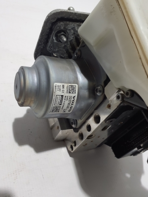VOLVO V60 (2018–2026) ABS unit 32279538 - 3