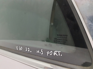 VOLVO V60 (2018–2026) Seitenscheibe hinten (Karosserie) 32132156 - 3