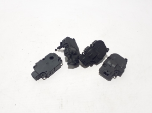 AUDI Q8 (2018–2026) Salongi soojenduse klapi mootor PX064001 - 2