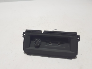   USB-Anschluss  - 4N1035954 
