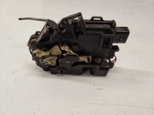 AUDI A6 C5 (1997–2005) Rear side door lock 4B0839015G - 2